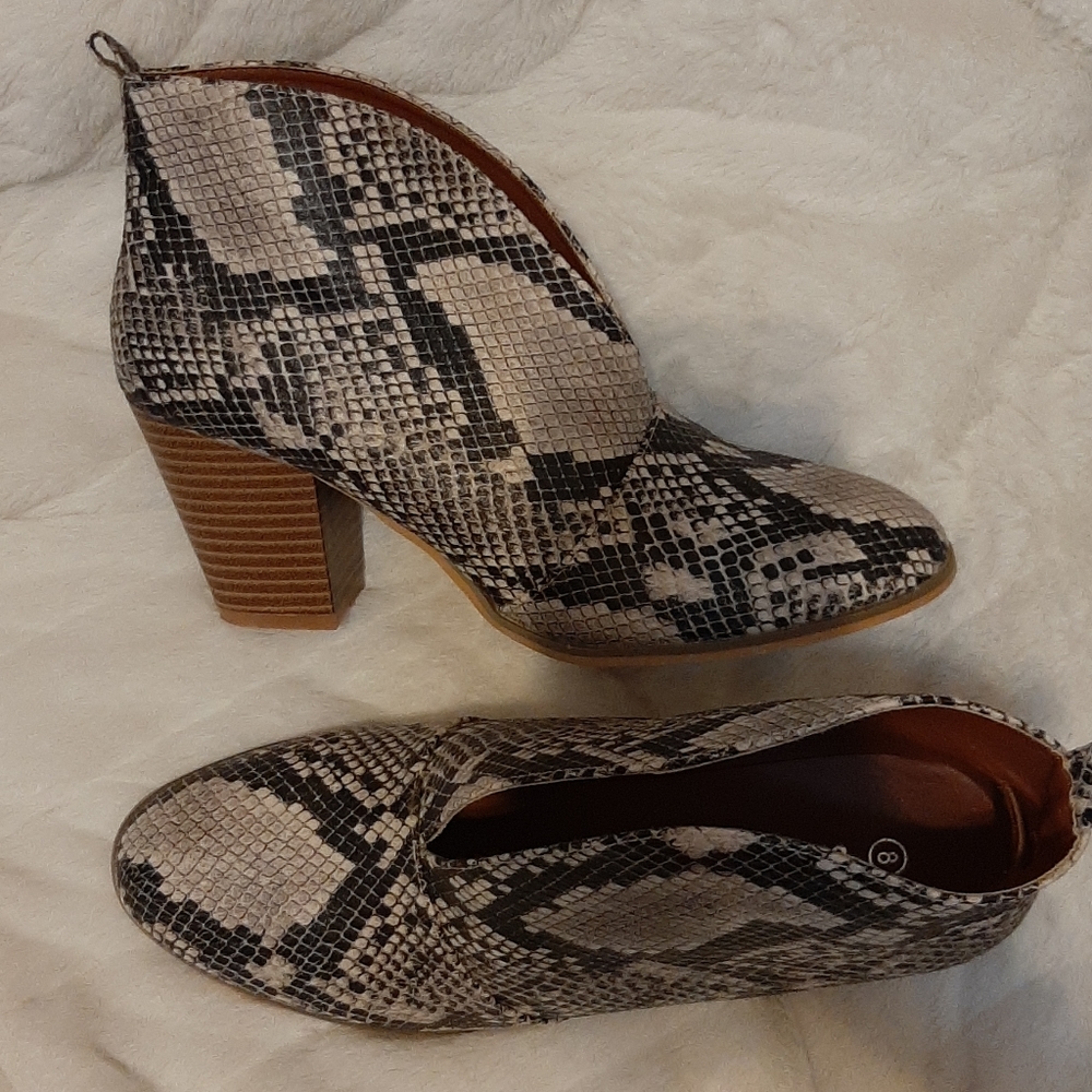 Woman's snakeskin booties